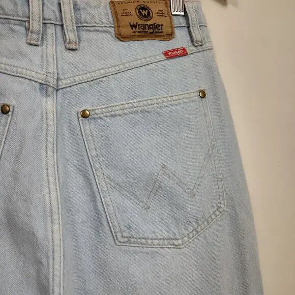 WRANGLER DISTRESSED HIGH WAISTED JEANS LITA WOMEN SIZE 10 BUTTONFLY  LIGHT WASH - Picture 9 of 17